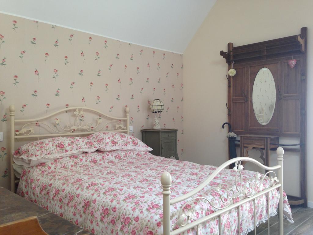 L'Auberge Des Oiseaux Chantants Willeman Rom bilde